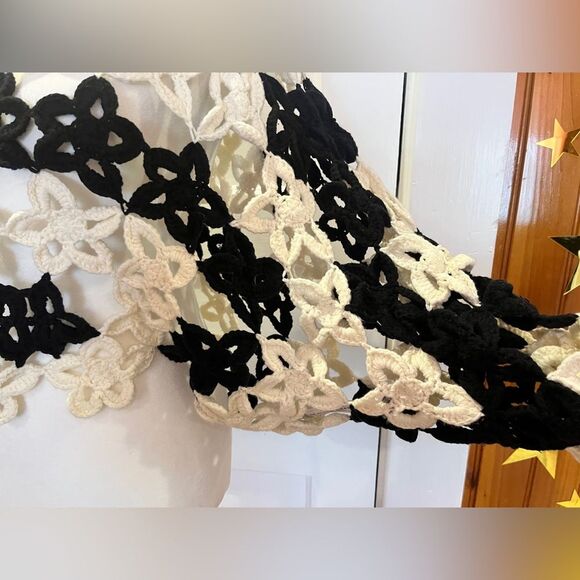 Zara Limited Edition Black White Women's Floral Crochet Sweater Boho Festival - Picture 10 of 16